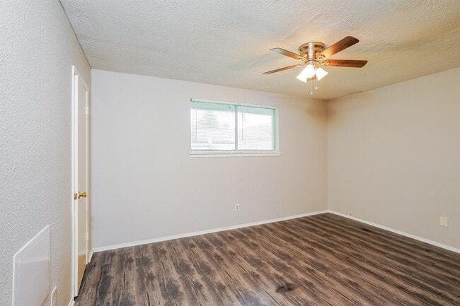 Building Photo - 16619 Barcelona Dr