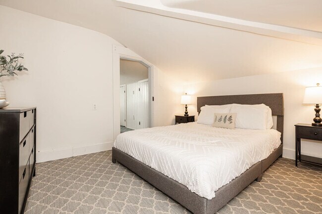 Building Photo - 1354 Broadway