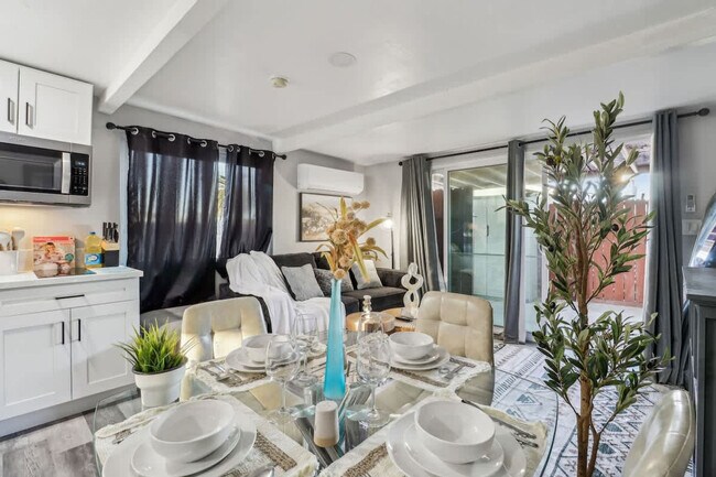 Building Photo - 609 Carlsbad St