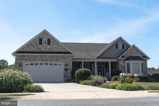 Building Photo - 400 Albin Dr