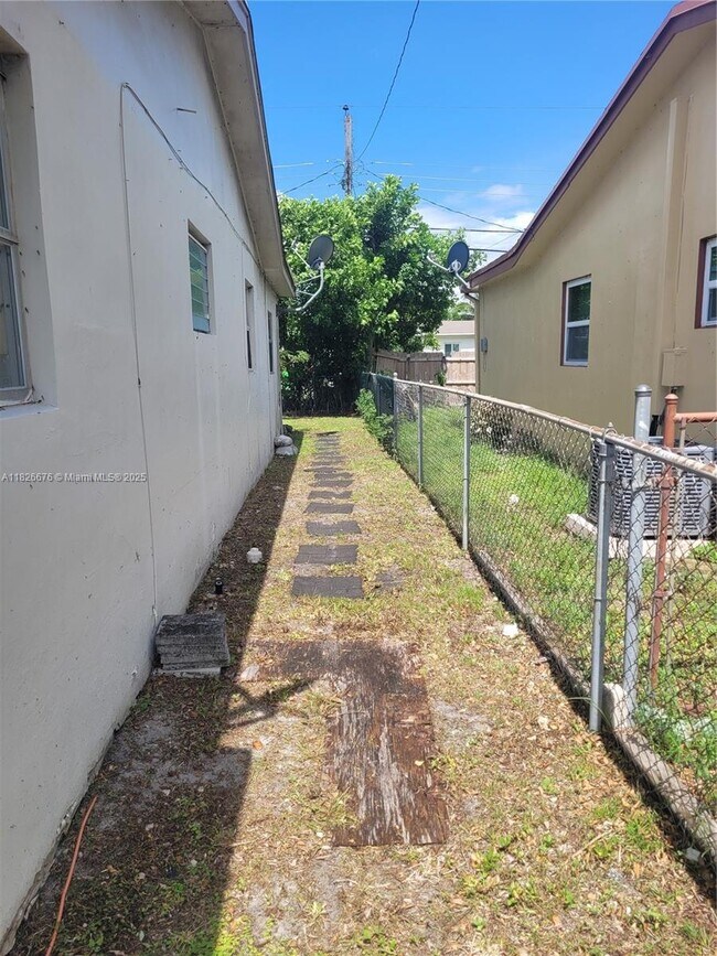 Building Photo - 1235 NW 58th Ave