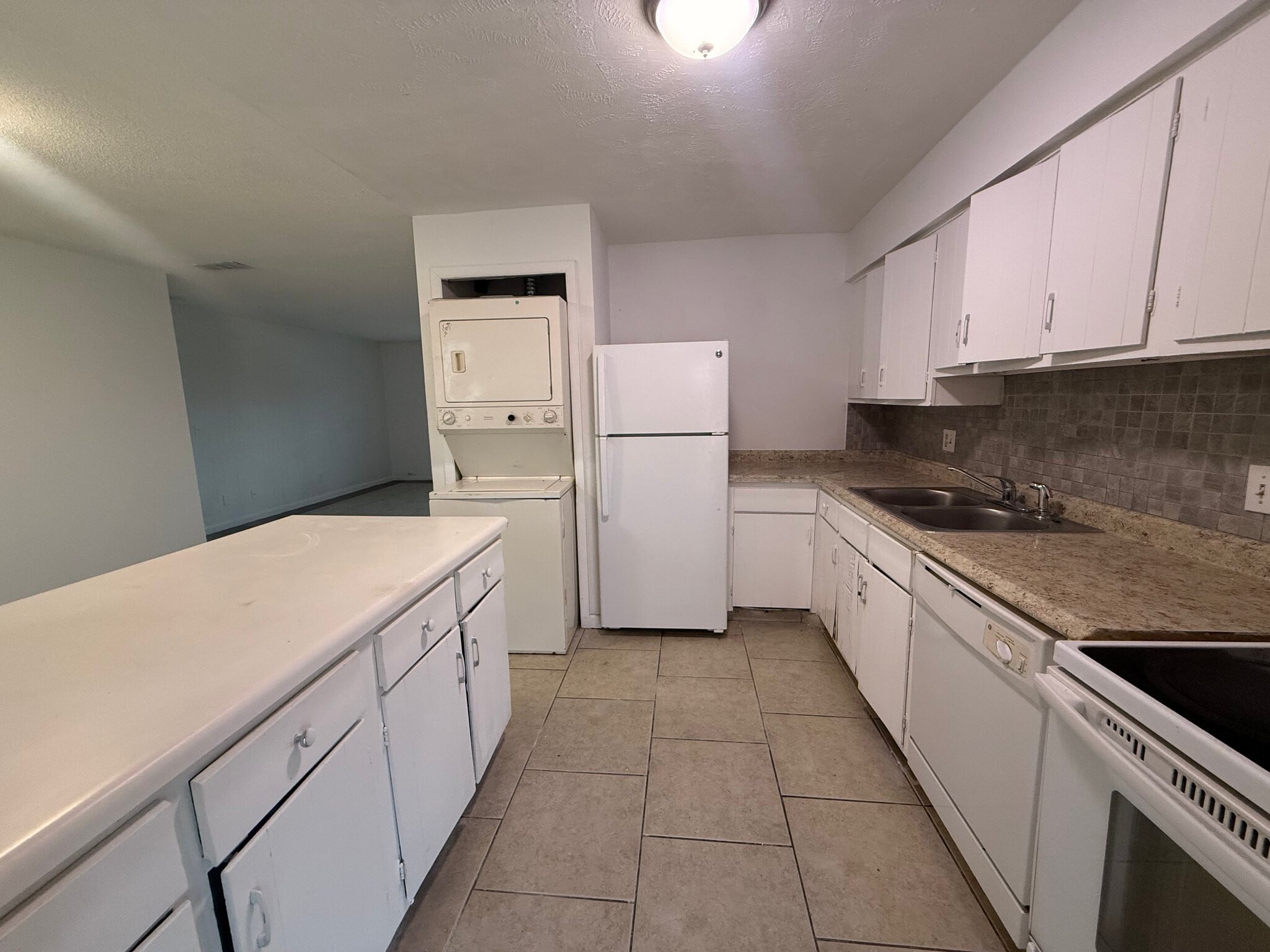 Building Photo - 1667 Weston Oaks Dr