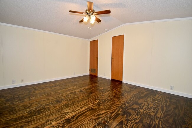 Building Photo - 3 Bedroom 2 Bath Mobile Home in Choudrant