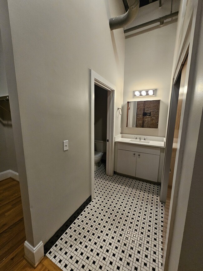 Building Photo - 1417 Market St