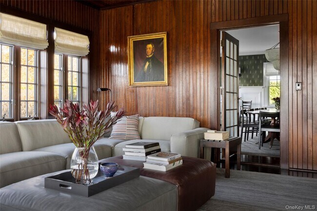 Building Photo - 4 Sandacres Rd