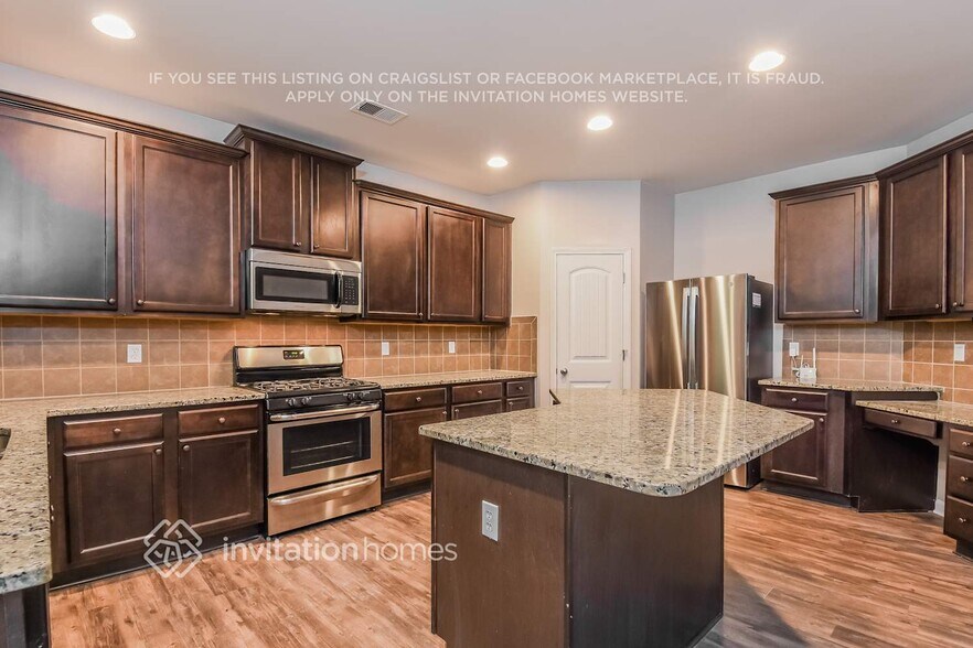 Building Photo - 500 Prominence Cir