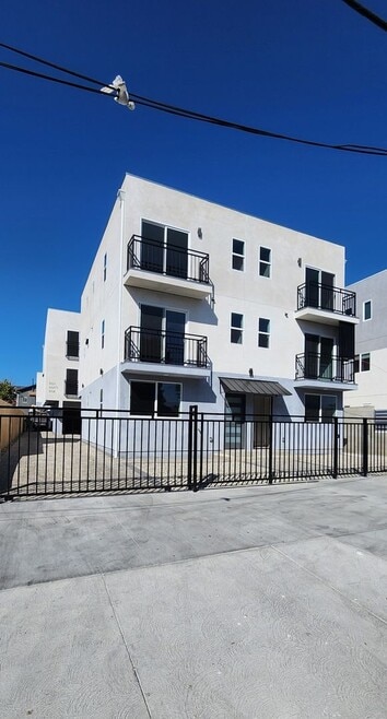 Building Photo - 5729 Klump Ave