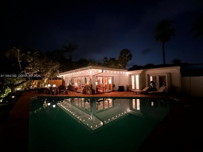 Building Photo - 240 Greenwood Dr