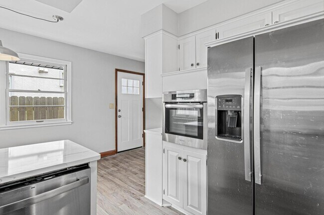 Building Photo - 3639 Benjamin St NE