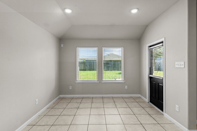 Building Photo - 2218 Levant Ln