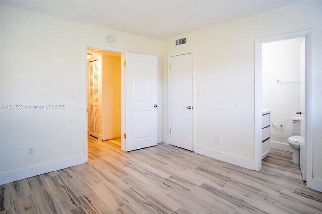Building Photo - 8650 SW 67th Ave