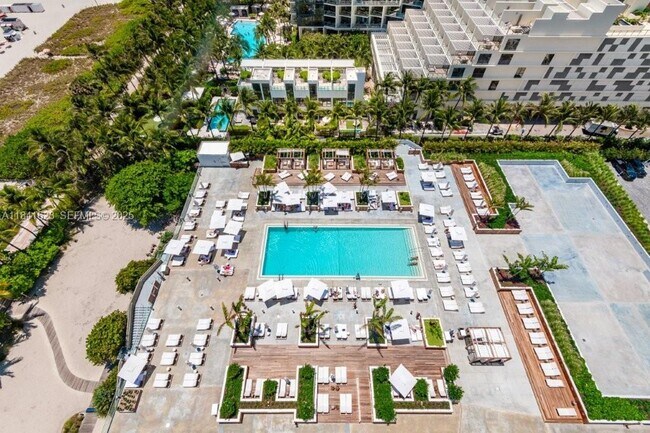 Building Photo - 2301 Collins Ave