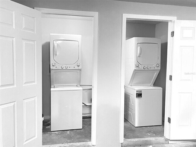 Building Photo - 409 Satsuma Ln