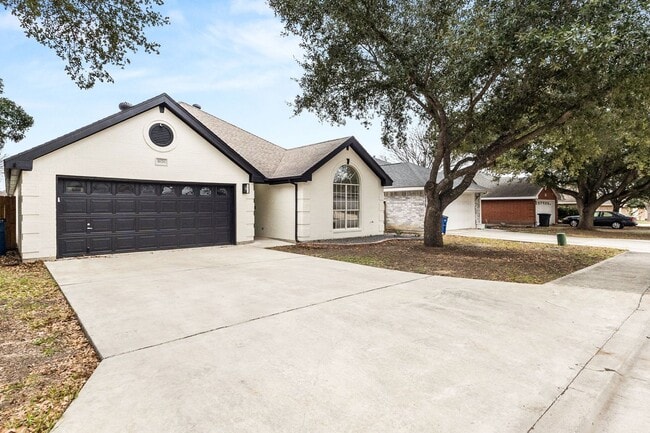 Building Photo - Stylishly Updated Living in the Heart of N...