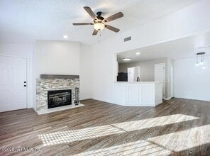 Building Photo - 13715 Richmond Park Dr N