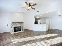 Building Photo - 13715 Richmond Park Dr N