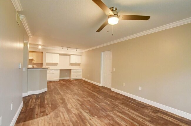 Building Photo - 1312 Villa Cir