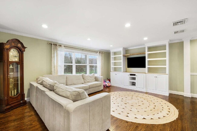 Building Photo - Beautiful home includes membership to highly sought after Shongum Lake!!!