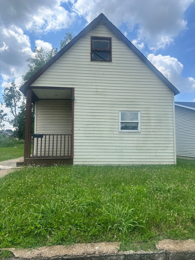 Building Photo - 1541 5th St