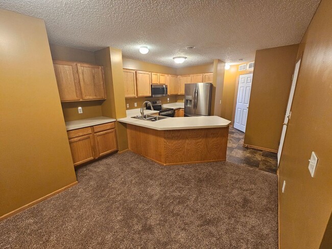 Building Photo - 2639 Yellowstone Dr