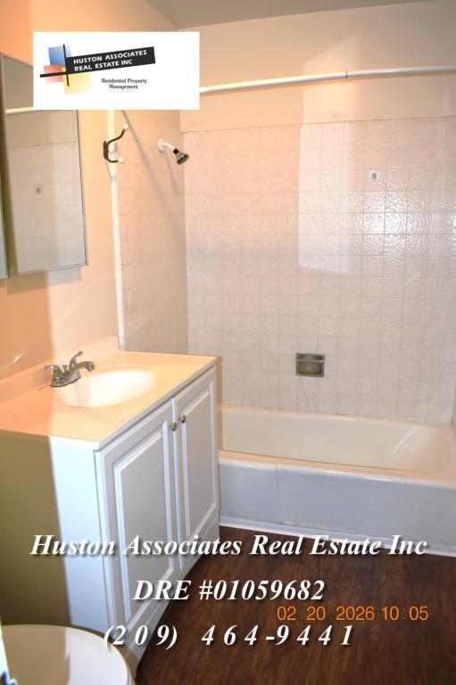 Building Photo - 6713 N El Dorado St