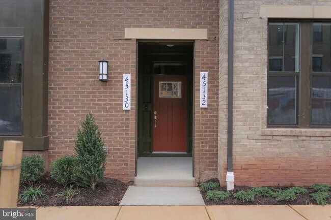 Building Photo - 45132 Kincora Dr