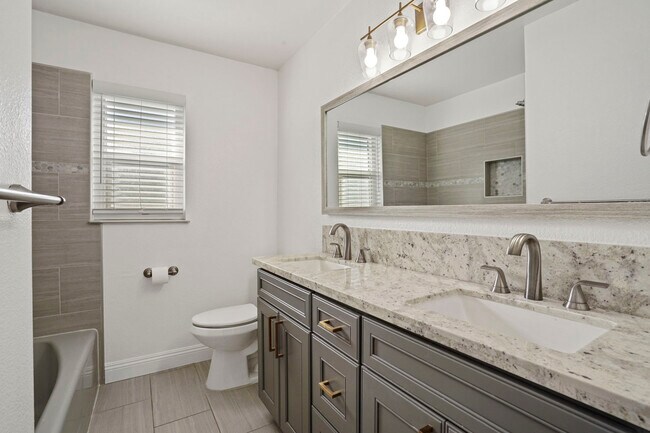 Main Hallway Bathroom - 1407 San Clemente Way