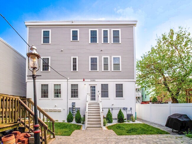Building Photo - 309 Sumner St