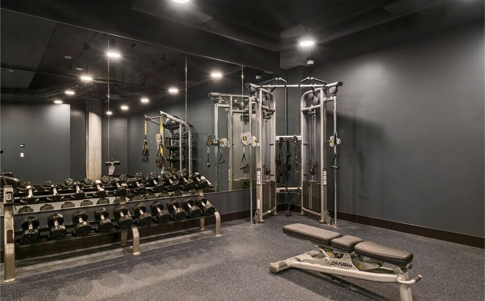 Building Photo - 622 Rainier Ave S