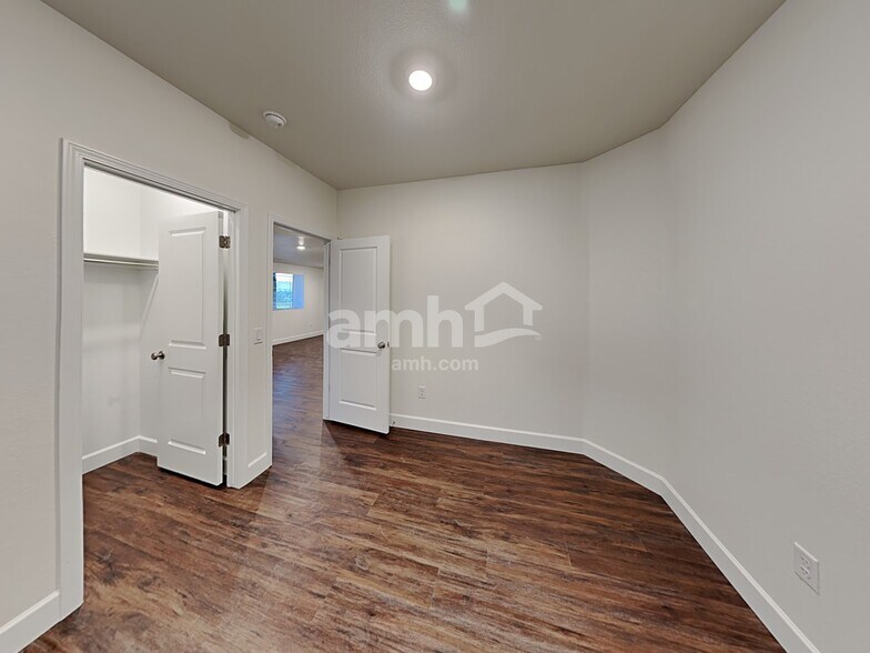 Building Photo - 15072 W 82nd Pl