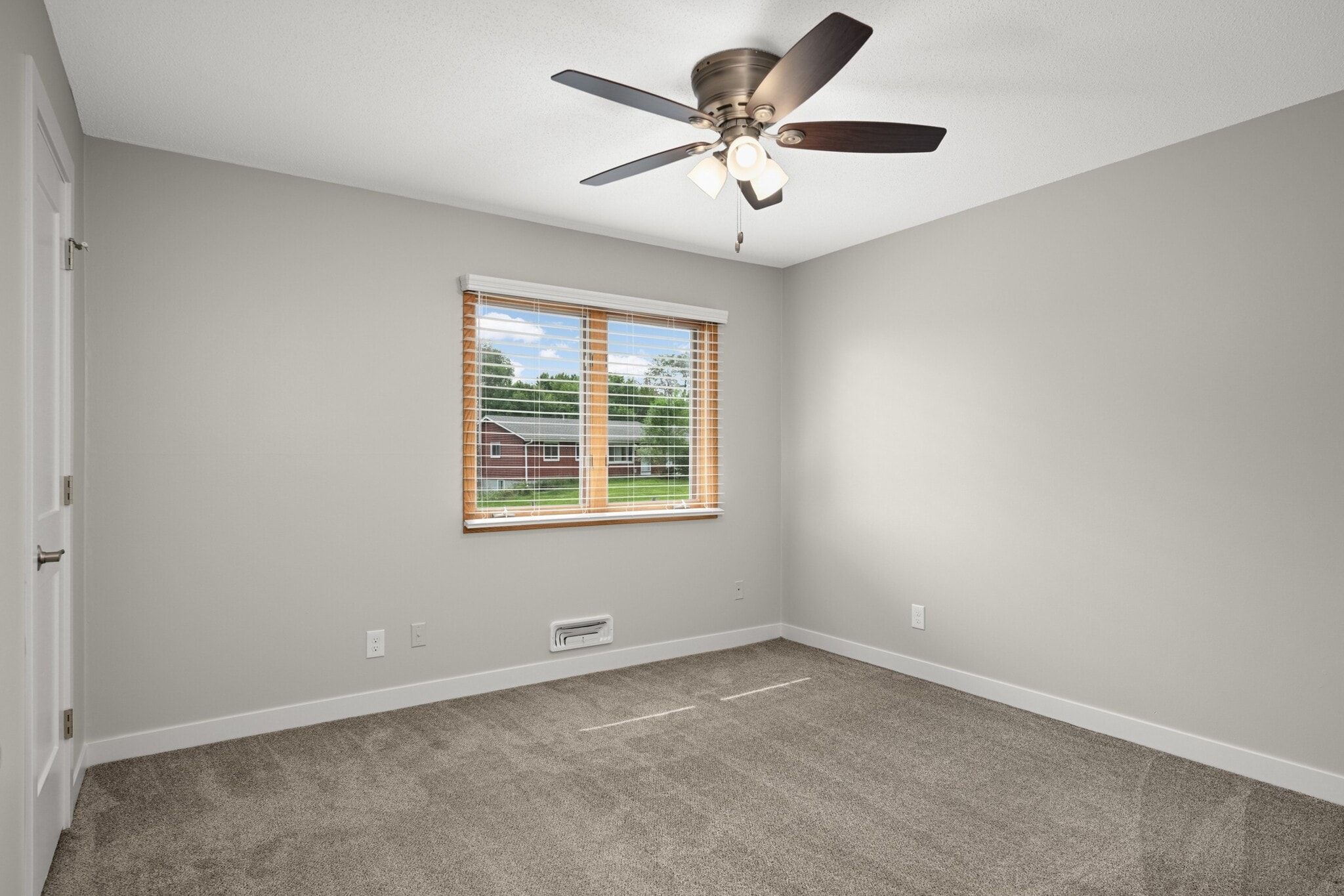 Building Photo - 1349 Easter Ln