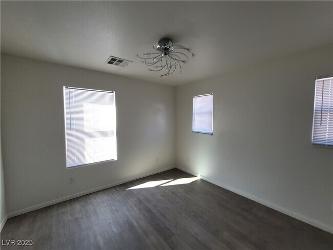 Building Photo - 10799 Flame Vine Ct