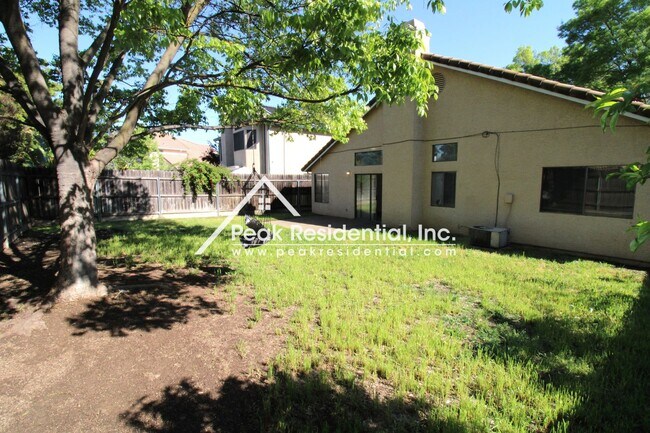 Building Photo - Spacious 3bd/2ba Elk Grove Home with 2 Car Garage