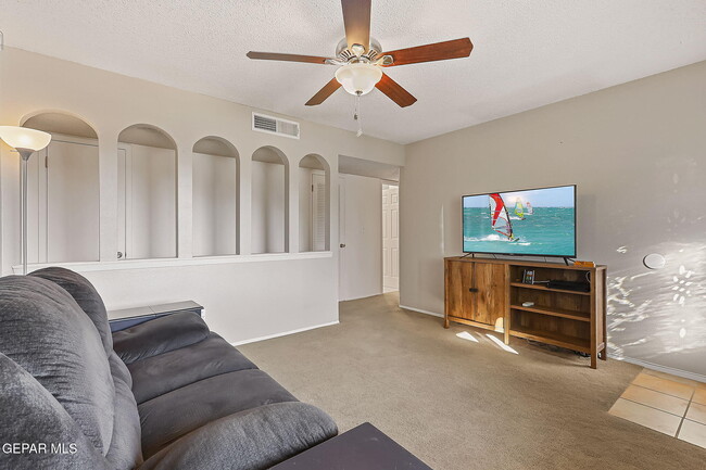Building Photo - 4713 Sun Valley Dr
