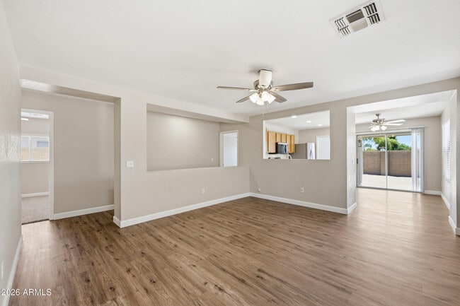 Building Photo - 2851 E Cherry Hills Dr