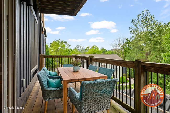 Building Photo - Beautiful & Modern 3-Bedroom Townhome near...