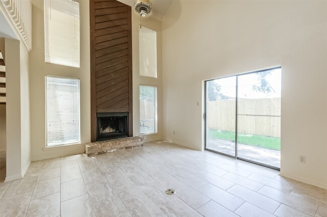 Building Photo - 514 Shady Dale Dr