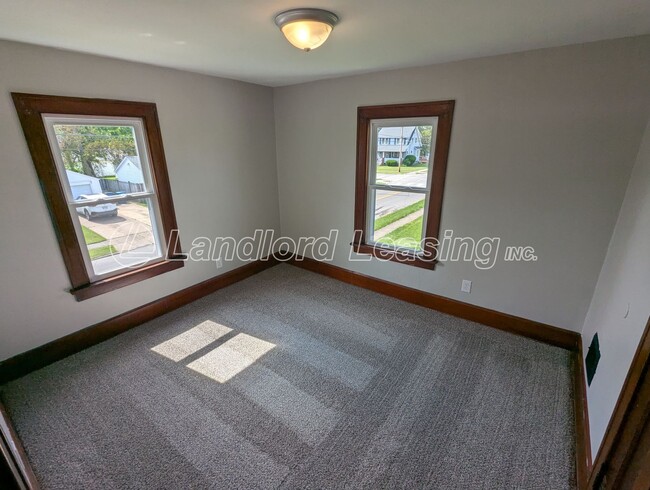Building Photo - Fully Remodeled 3-Bedroom Colonial on Corn...