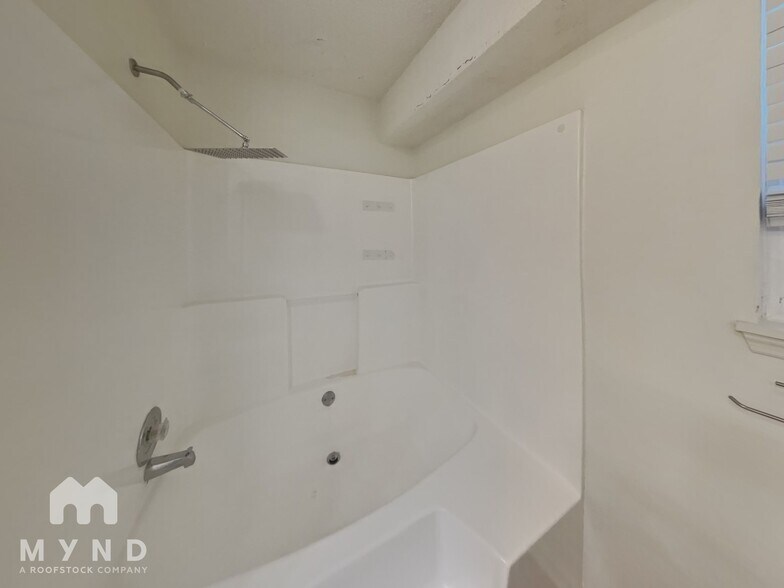 Building Photo - 3221 River Mist Cove