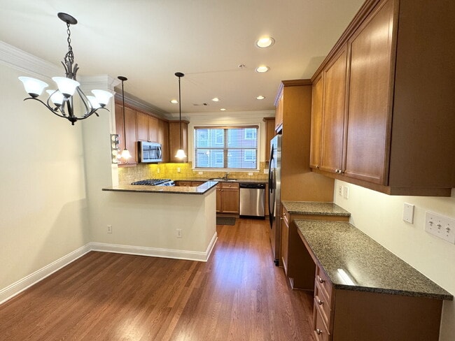 Building Photo - Modern 1-Bed Townhome Near Perimeter Mall ...