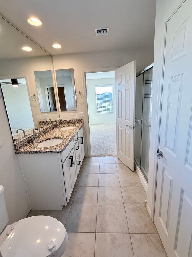 Building Photo - BEAUTIFUL Home in San Tan Valley with Mountain View’s! A Must See!