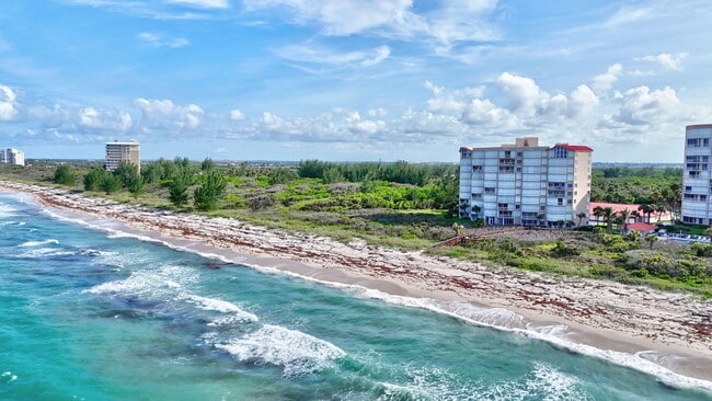 Building Photo - 3870 N Hwy A1A