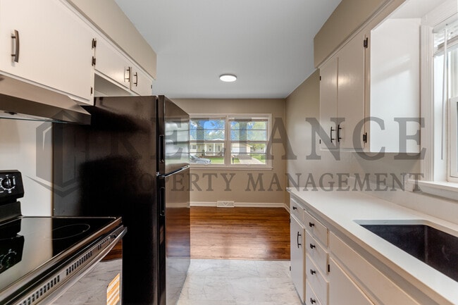 Building Photo - 2210 W Dallas St