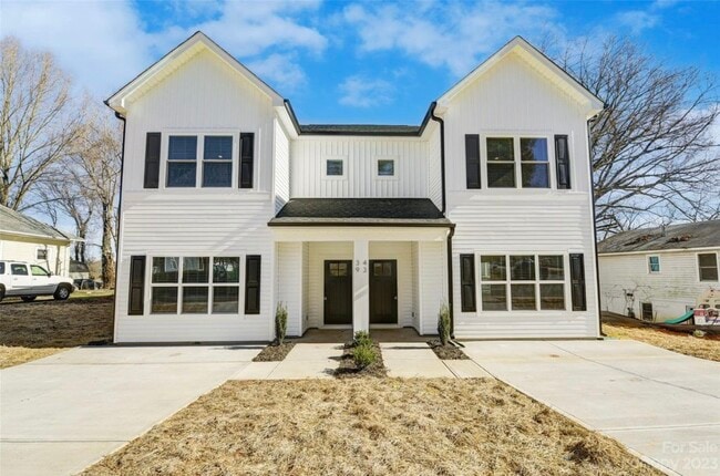 Building Photo - 39 Hawthorne St SW