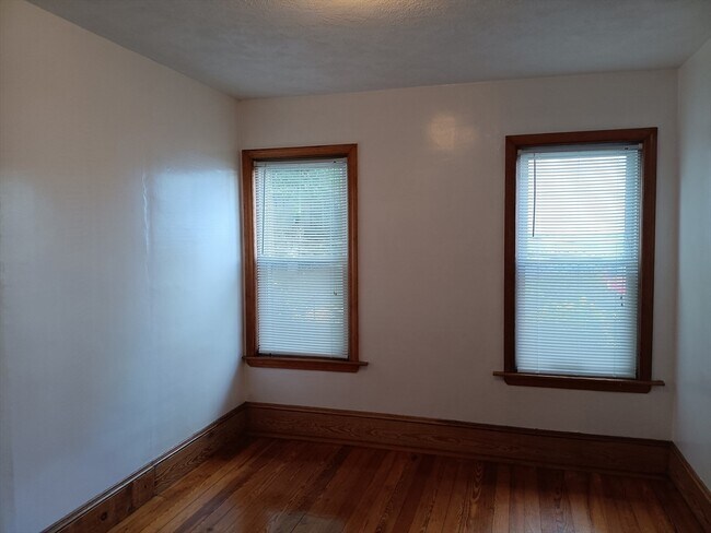 Building Photo - 36 Bigelow St