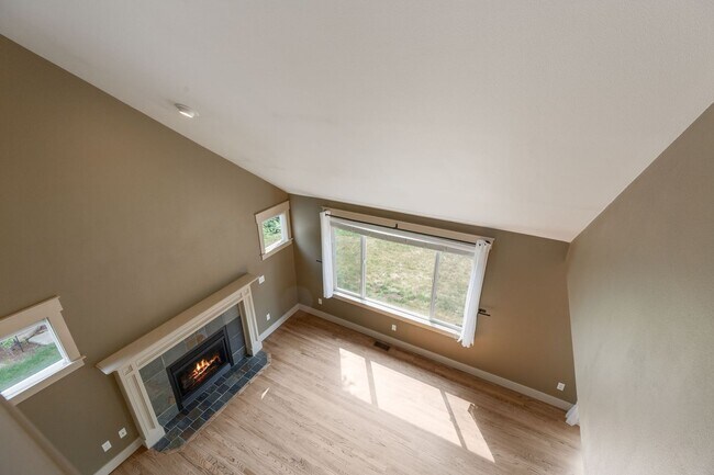 Building Photo - 3bdrm + Office/Den, 2.25 Bath,1664 sq ft, 2 car garage, Backs to Greenbelt! Lk Stevens Schools!