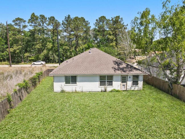 Building Photo - 420 Woodlake Dr