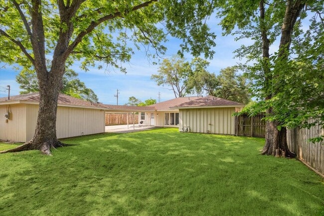 Building Photo - 5259 Willowbend Blvd