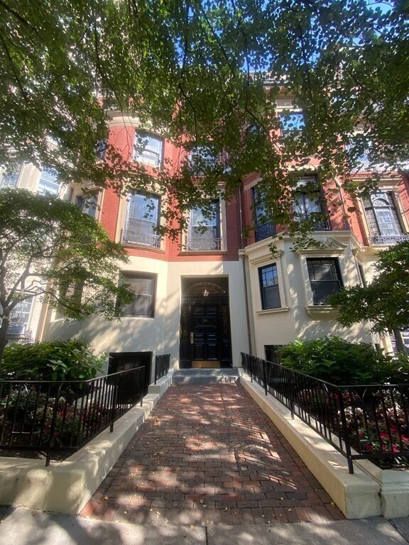 Building Photo - 249 Beacon St
