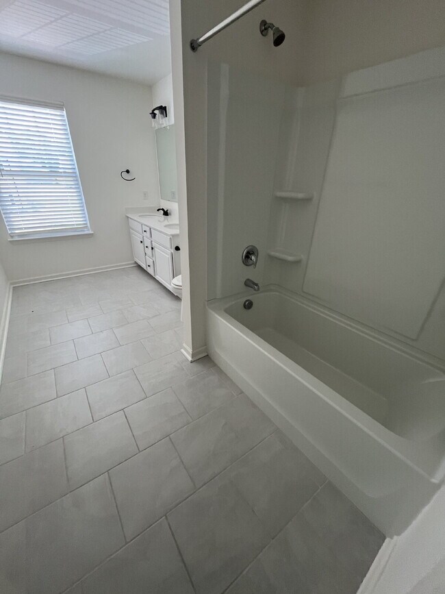 Building Photo - 4028 Centerpiece Ct
